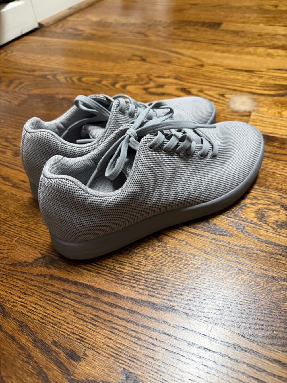 Atoms Casual Mesh Lace-Up Sneakers in Light Gray